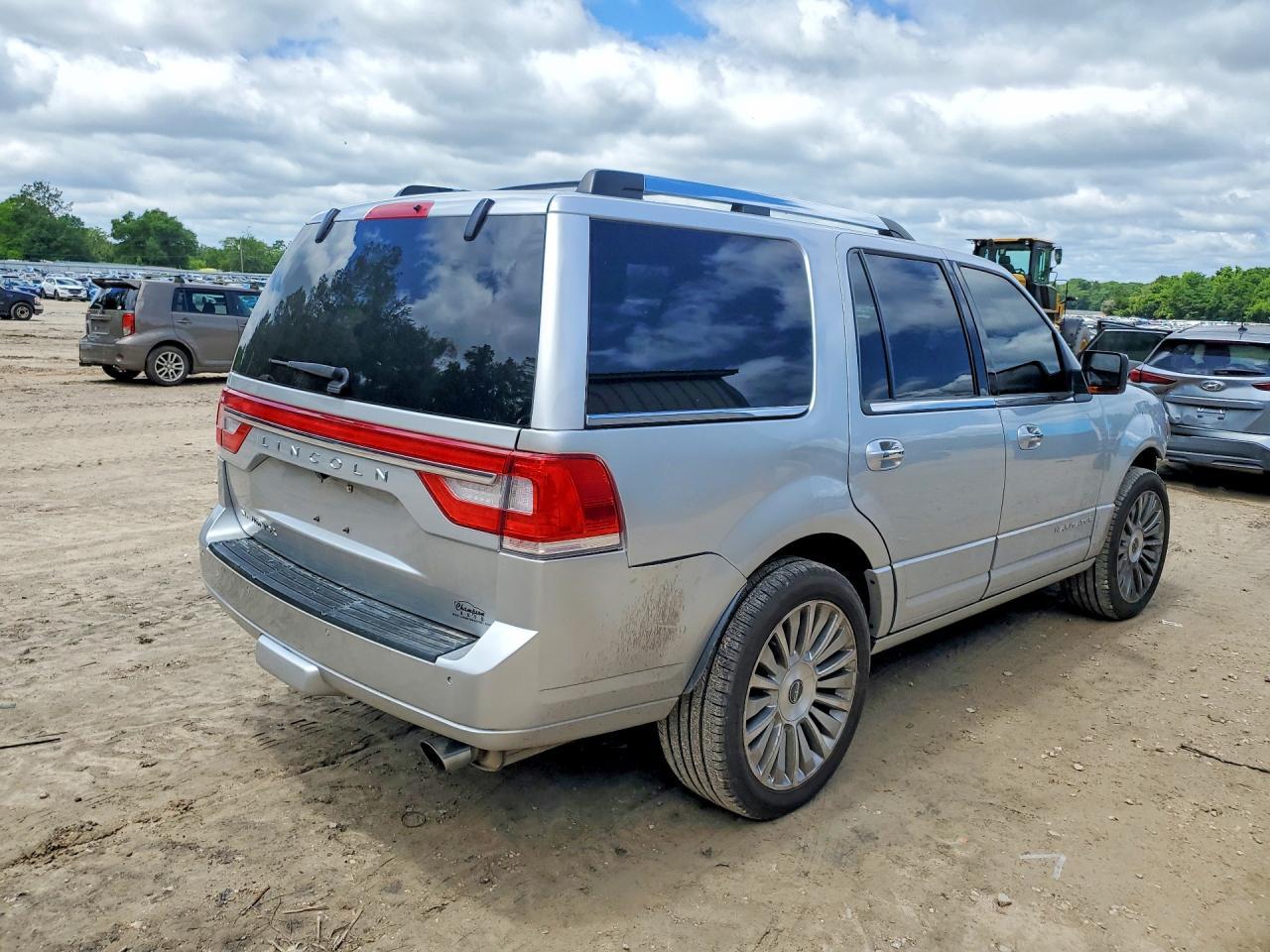 2017 Lincoln Navigator Select - Image 3