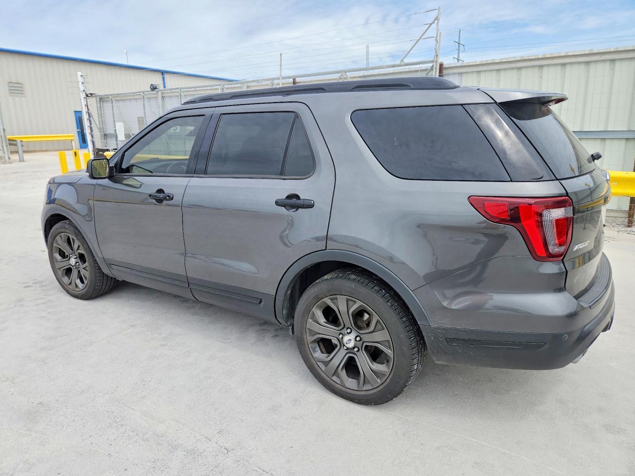 2018 Ford Explorer Sport - Image 2