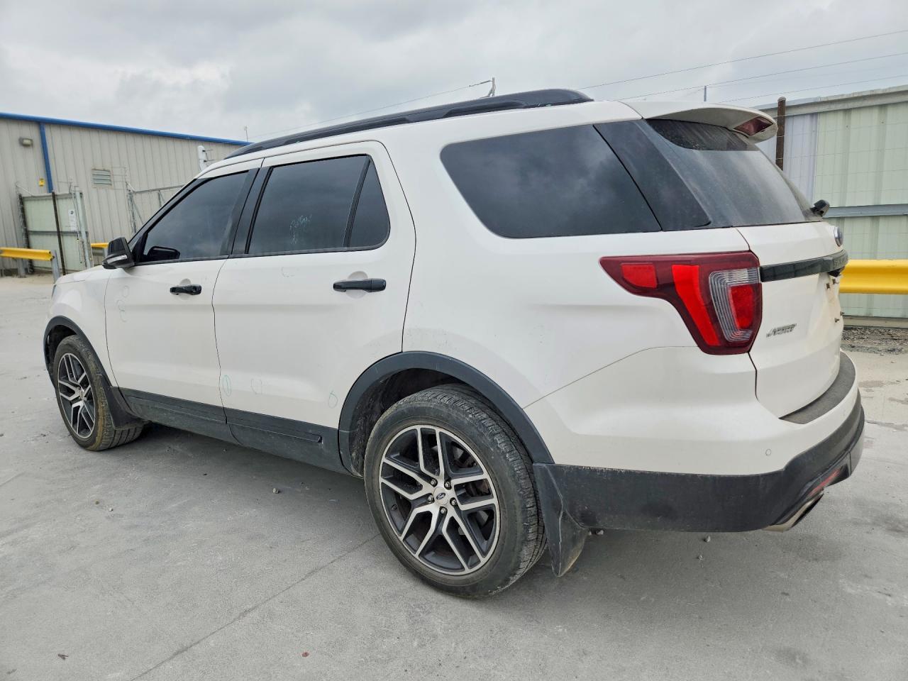 2017 Ford Explorer Sport - Image 2