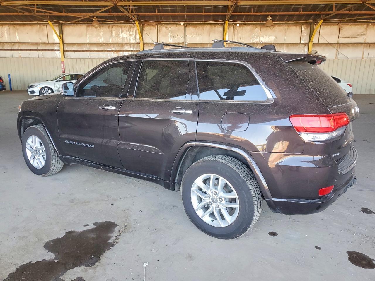 2017 Jeep Grand Cherokee Overland - Image 2