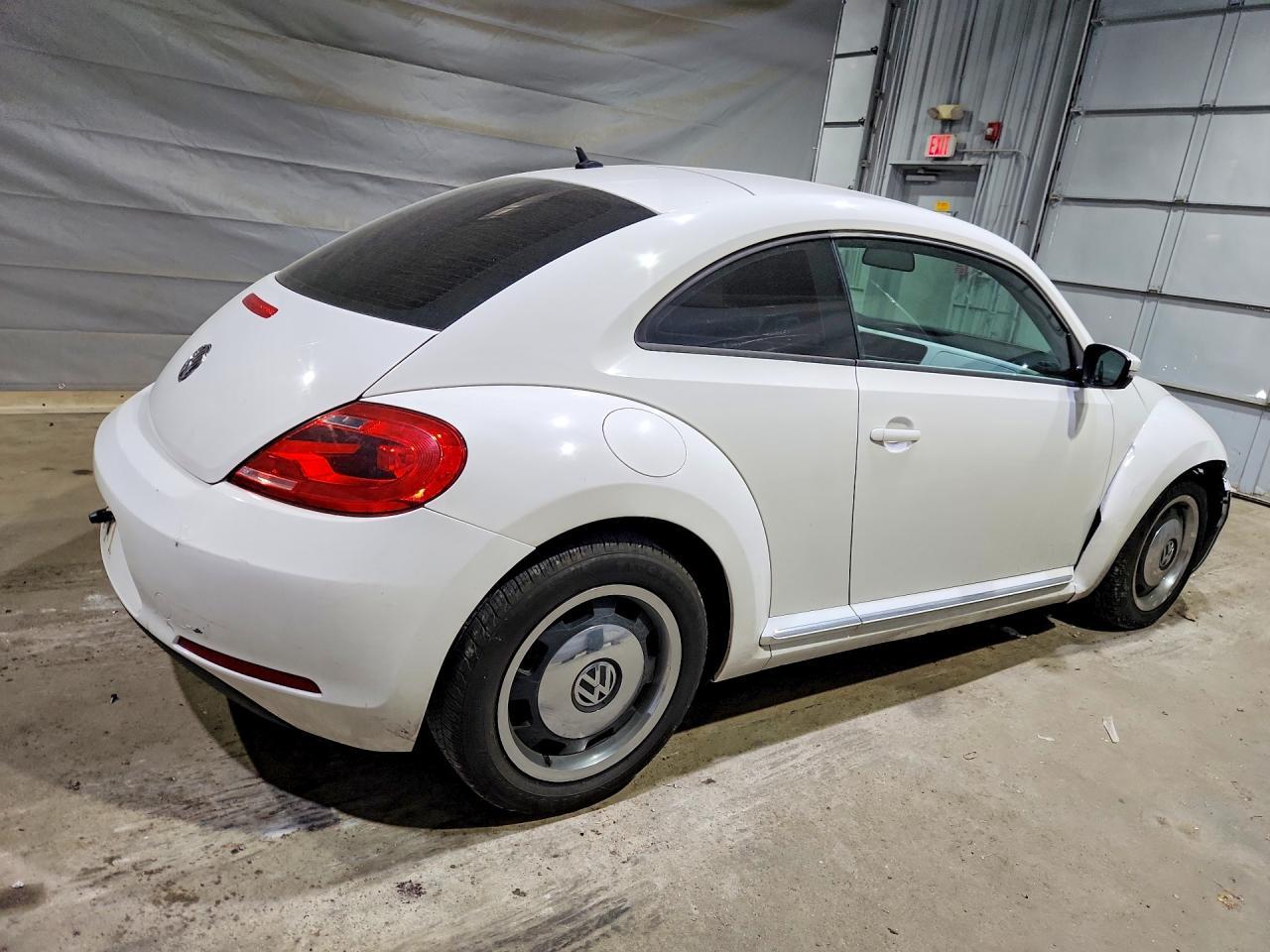 2012 Volkswagen Beetle - Фото 3