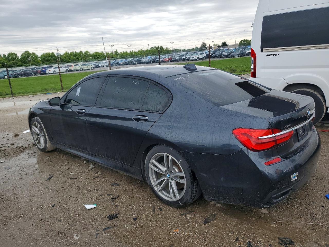 2017 BMW 750 Xi - Фото 2