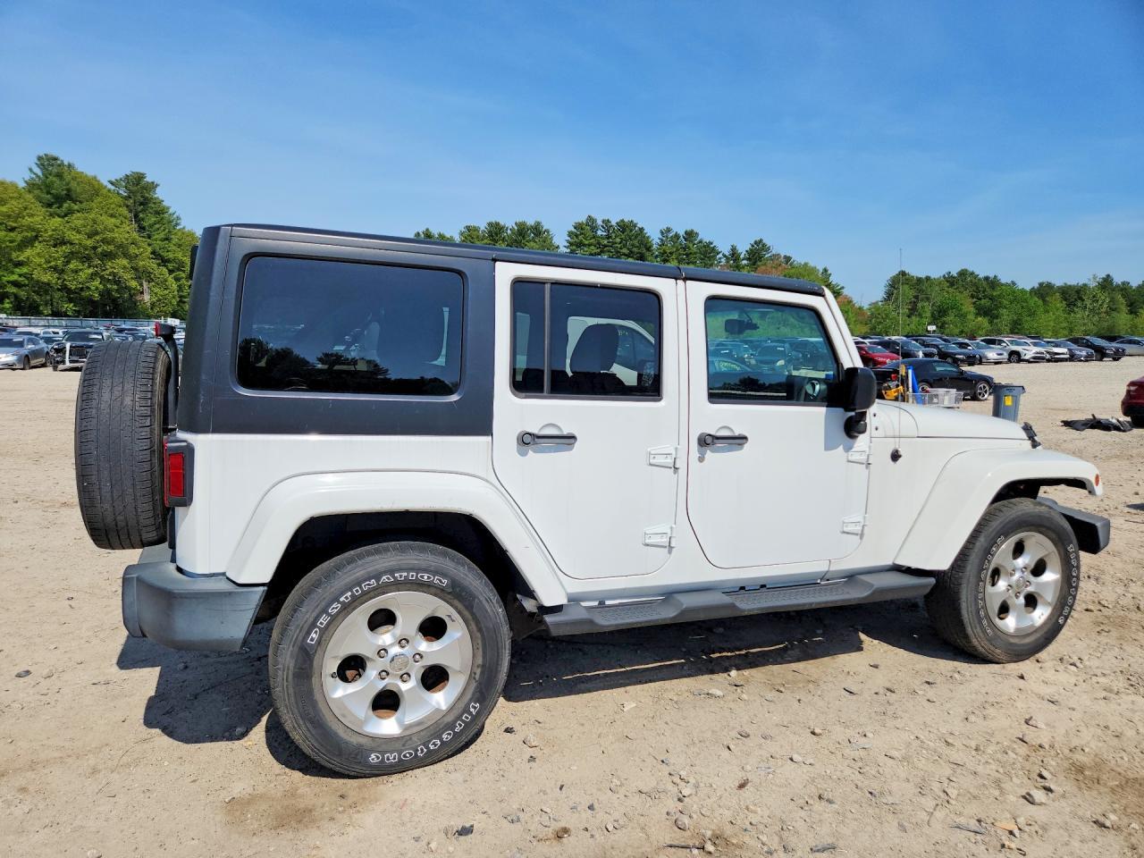 2015 Jeep Wrangler Unlimited Sahara - Image 3