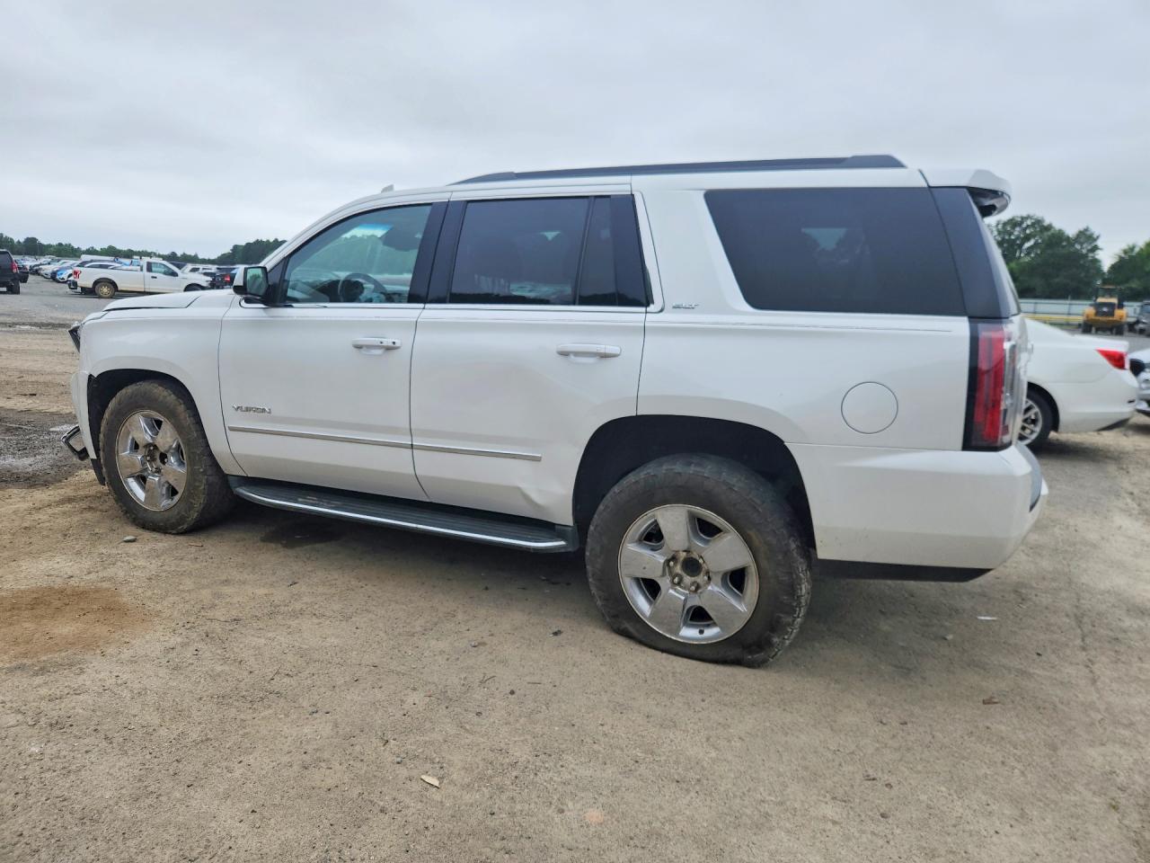 2017 GMC Yukon Slt - Image 2