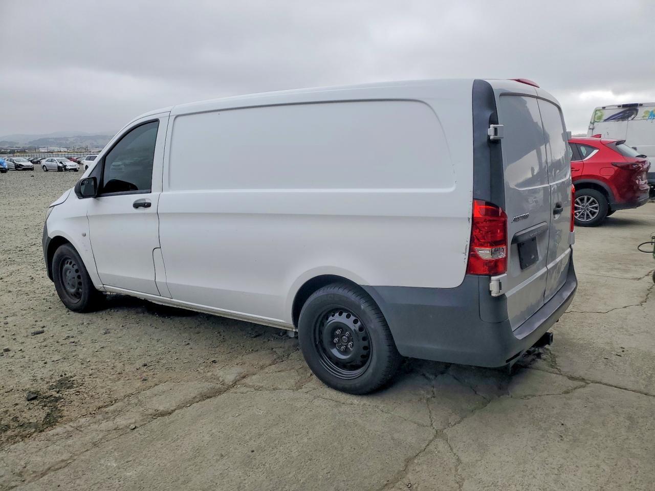 2017 Mercedes Benz Metris Delivery Van - Фото 2