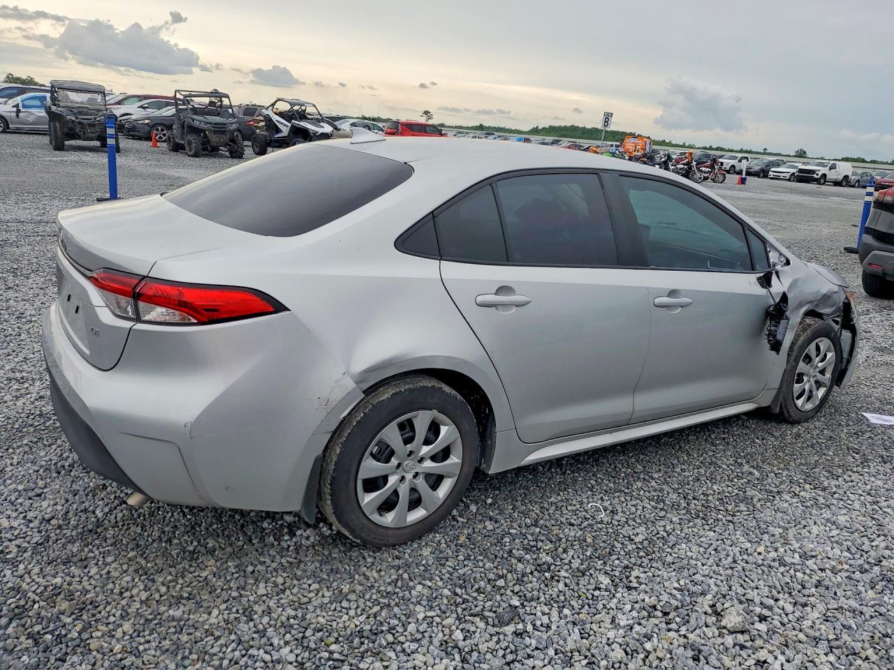 2025 Toyota Corolla Le - Фото 3
