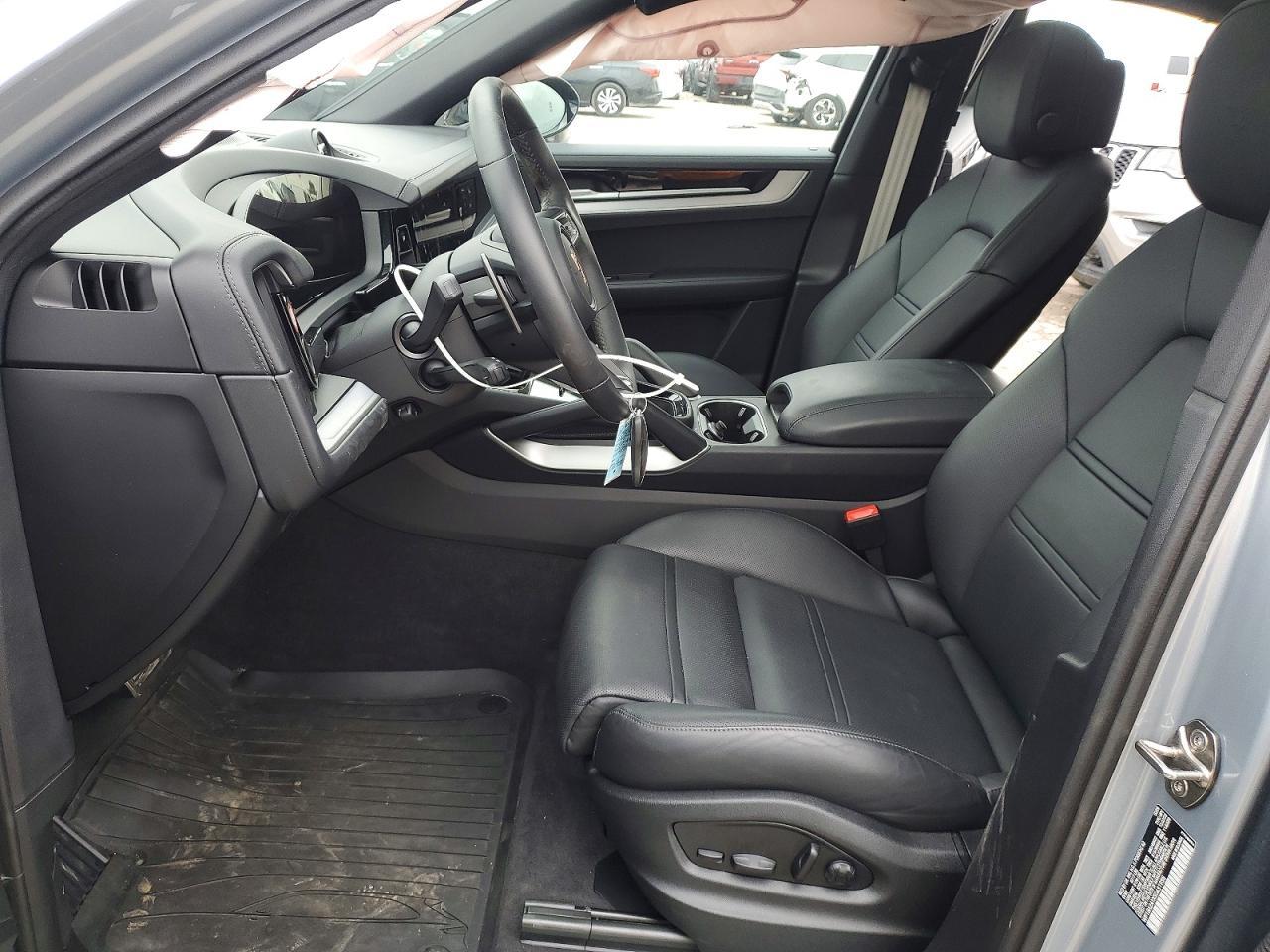 2025 Porsche Cayenne Coupe - Image 7