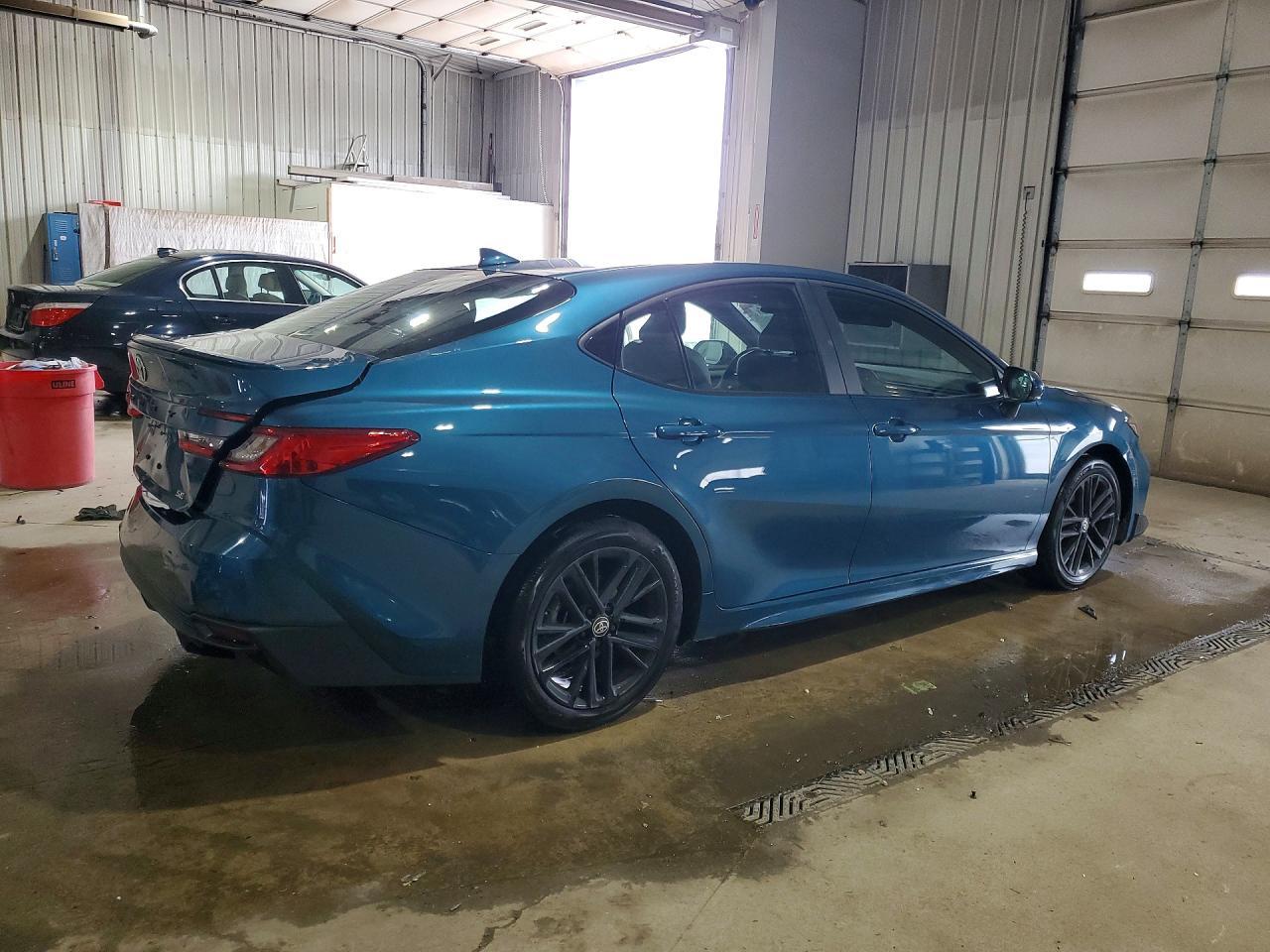 2025 Toyota Camry Se - Image 3