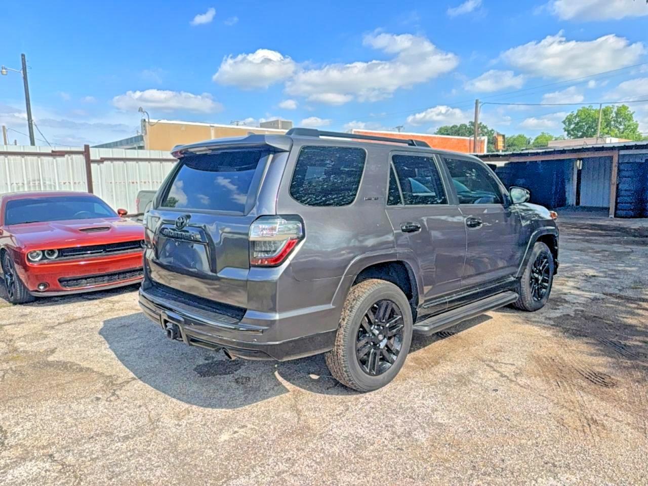 2020 Toyota 4Runner Nightshade Edition - Фото 4