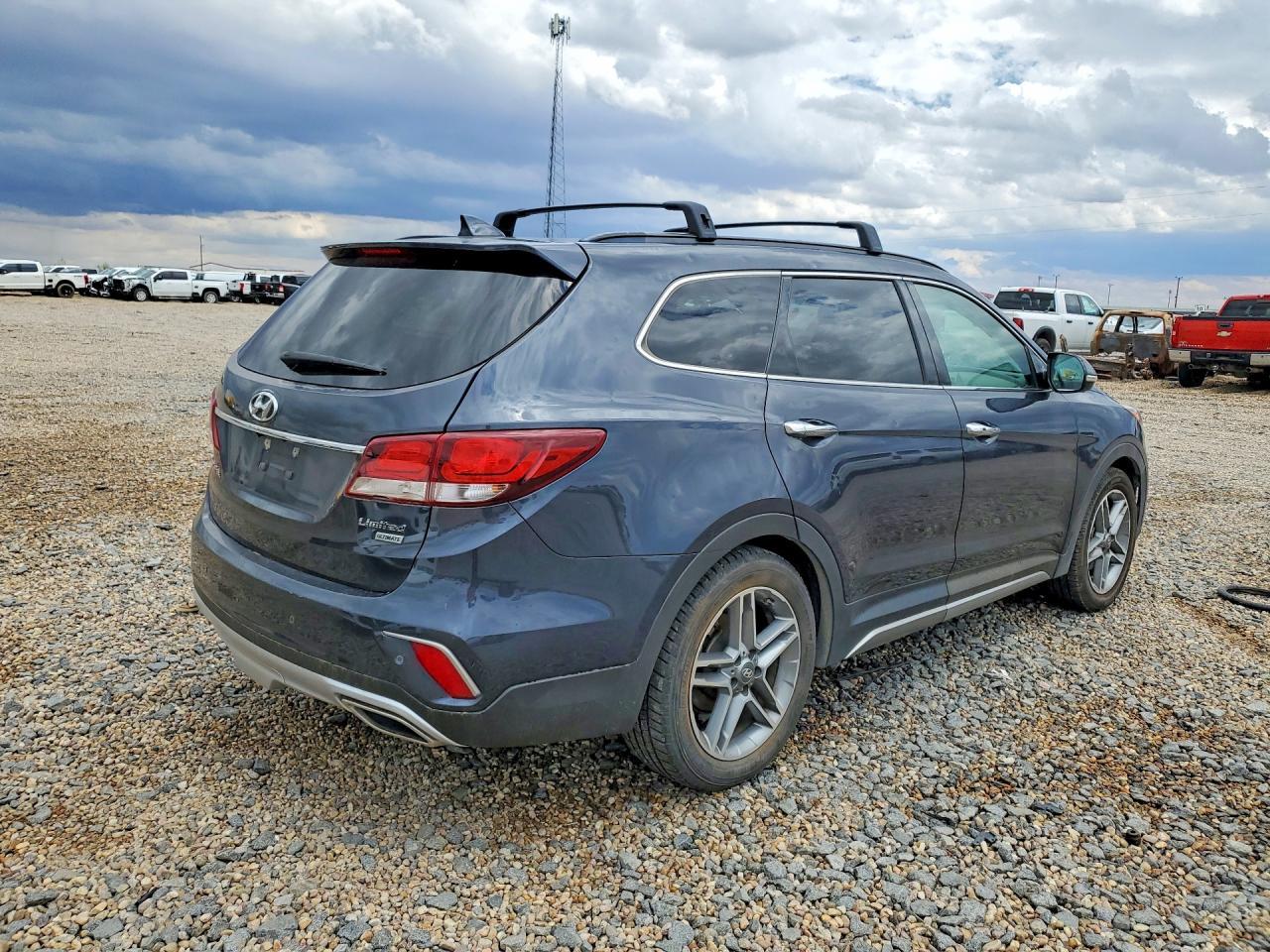 2017 Hyundai Santa Fe Limited Ultimate - Image 3