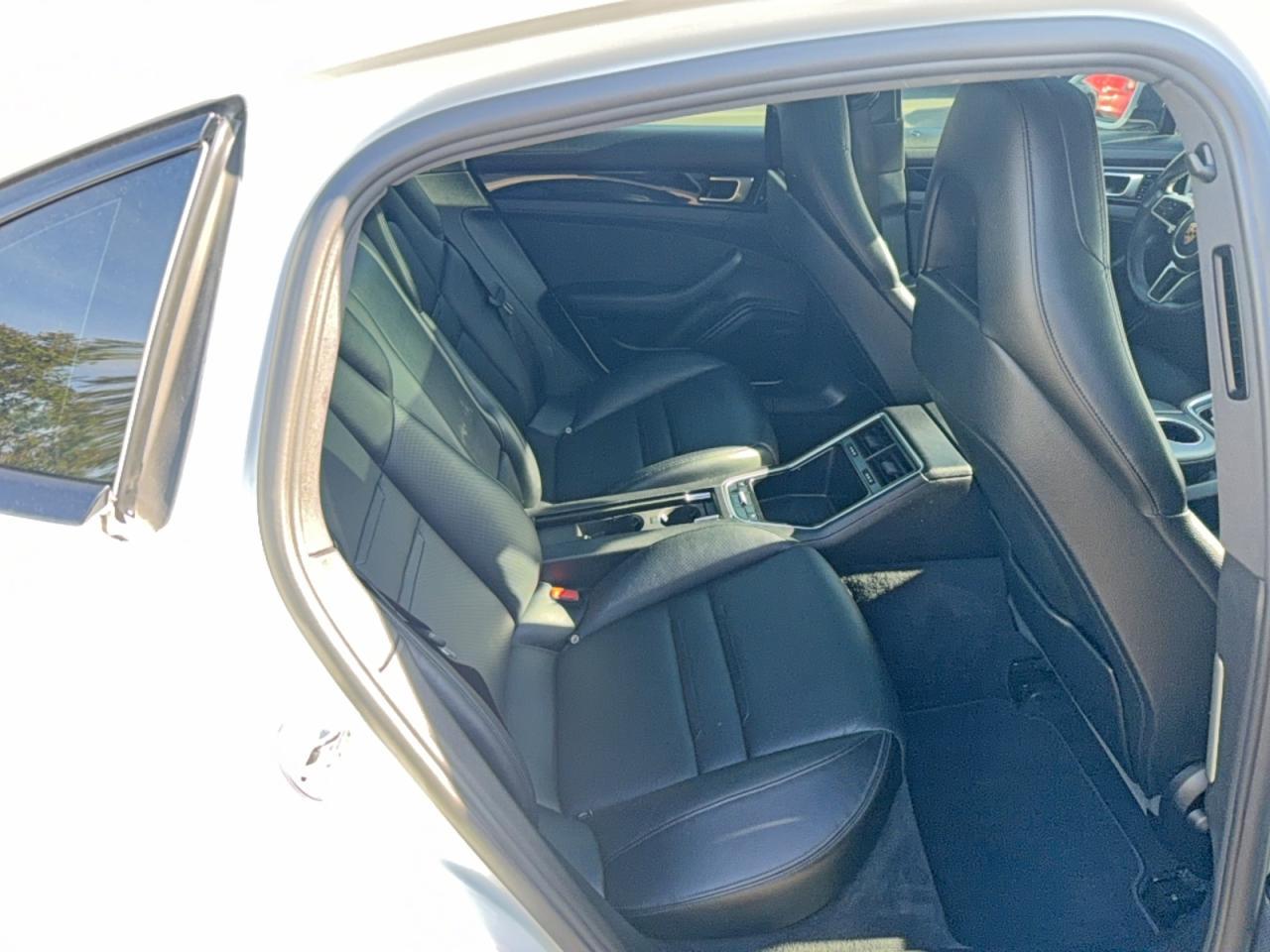2017 Porsche Panamera 4 - Фото 6