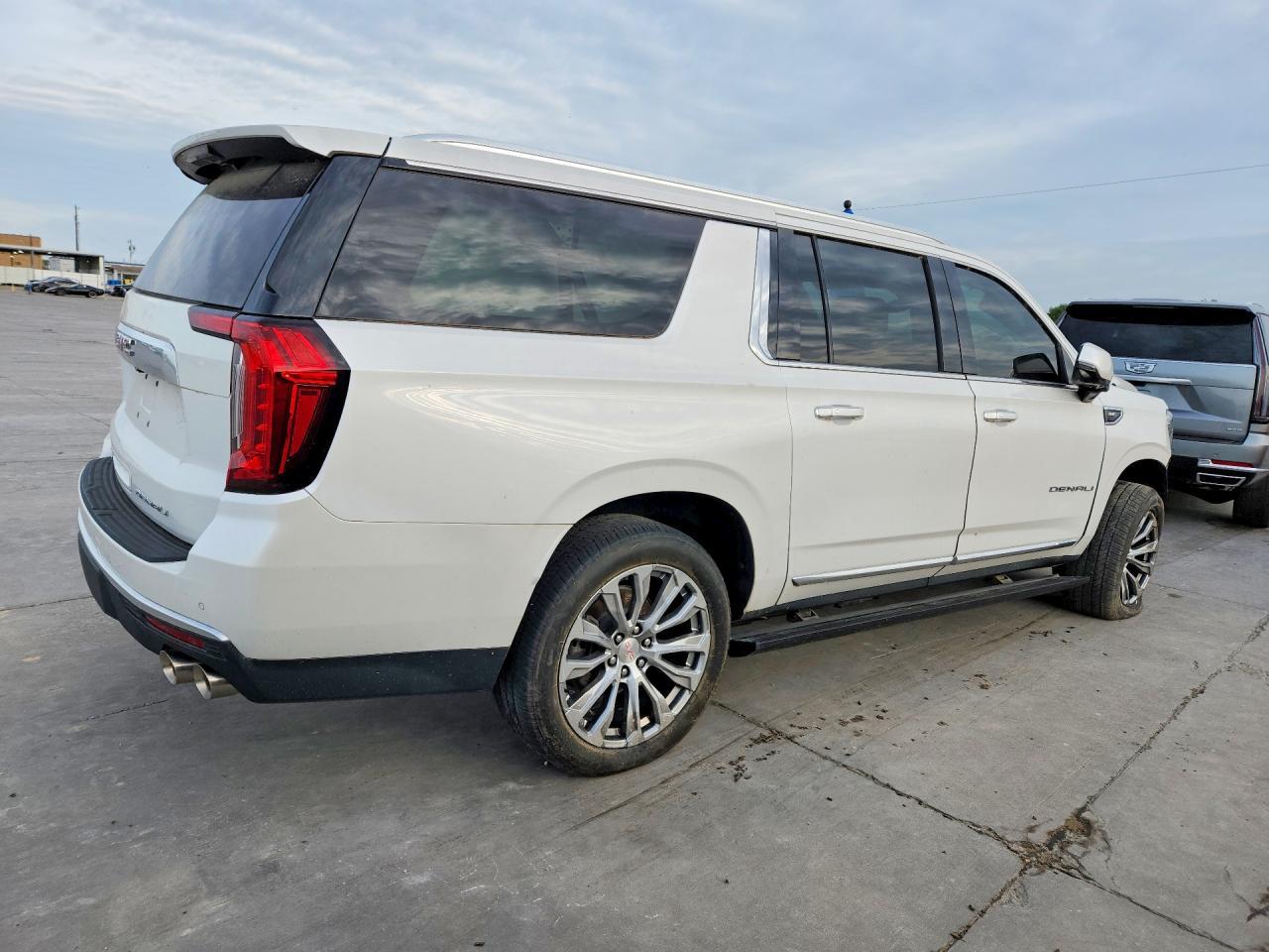 2023 GMC Yukon Xl Denali - Фото 3