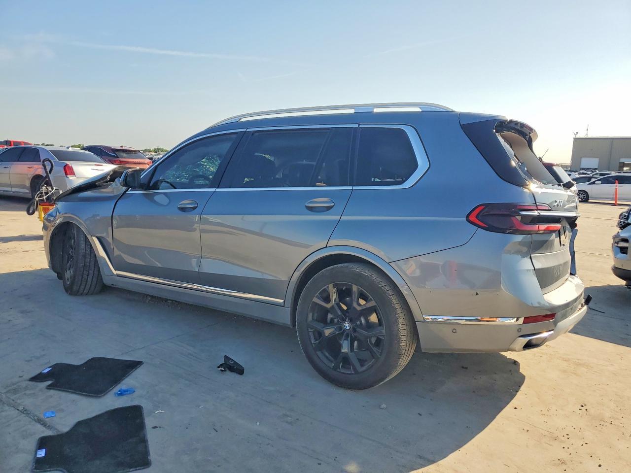 2025 BMW X7 xDrive40I - Фото 2