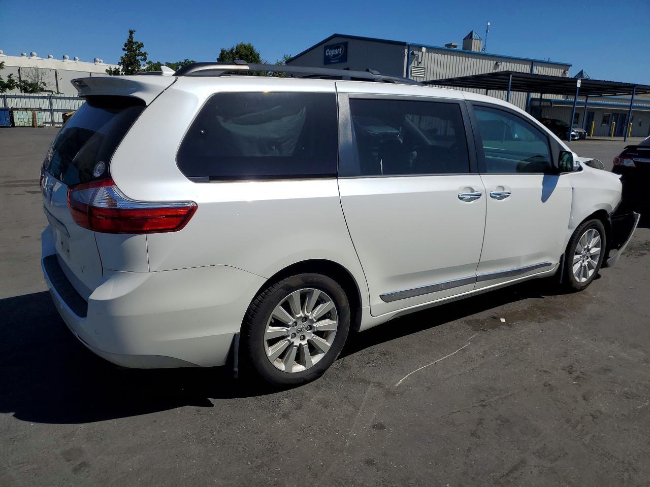 2015 Toyota Sienna Limited Premium 7-Passenger - Image 3