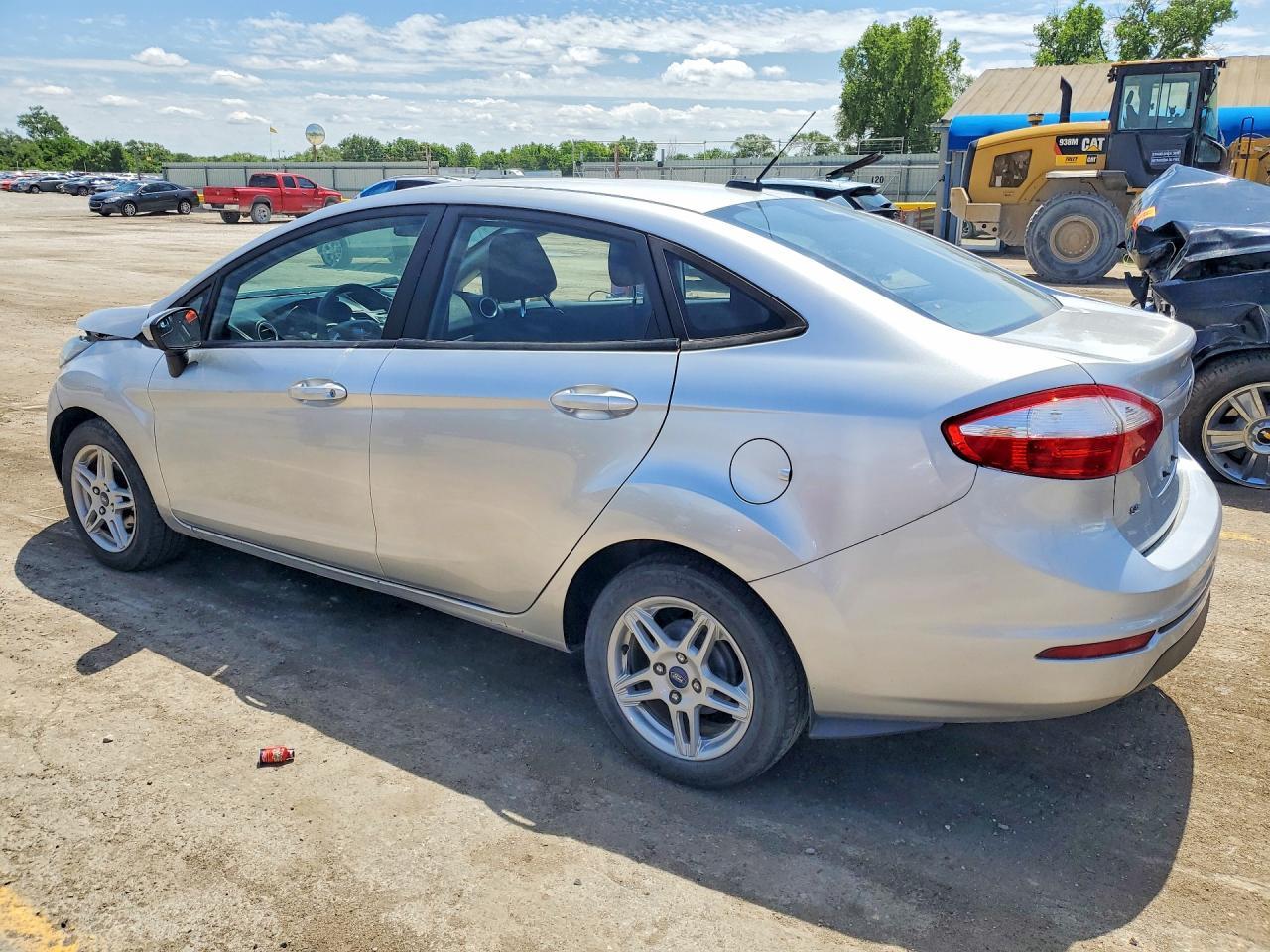 2019 Ford Fiesta Se - Фото 2