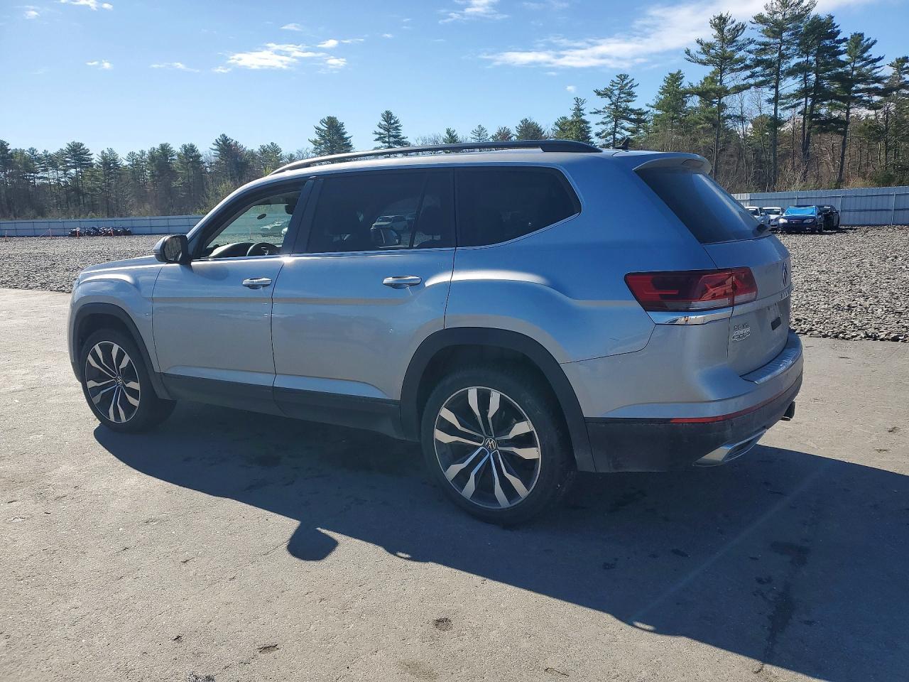2022 Volkswagen Atlas Se - Image 2