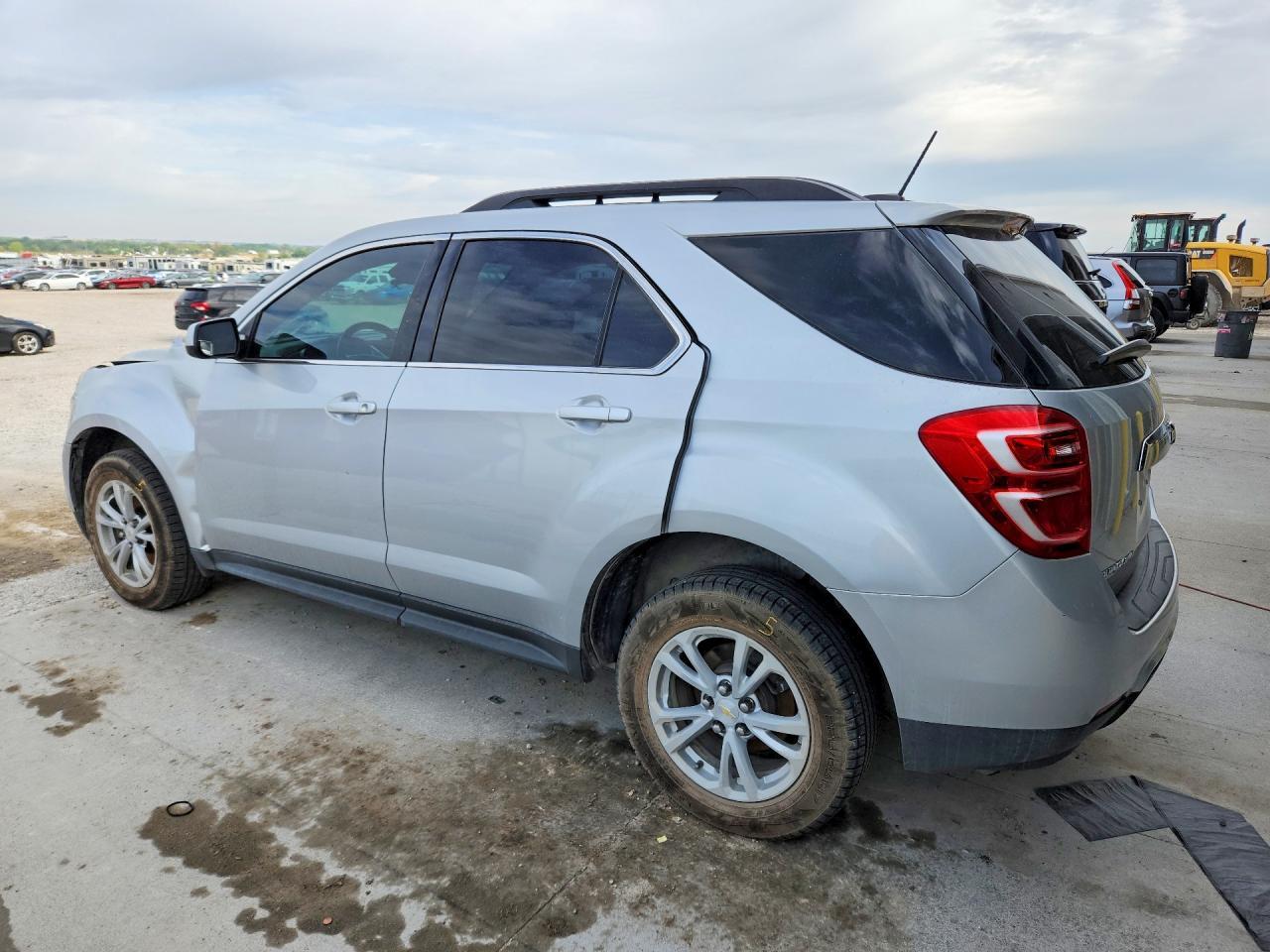 2017 Chevrolet Equinox Lt - Image 2