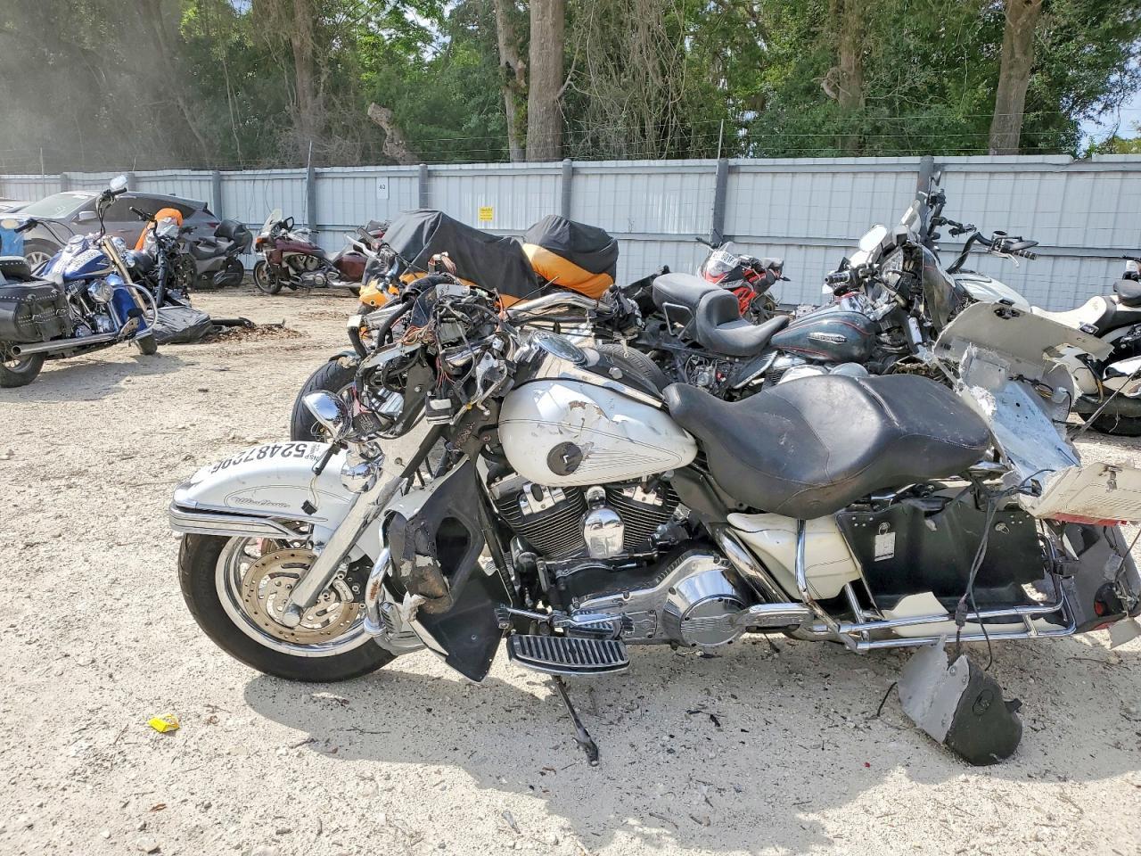 2004 Harley-Davidson Flhtcui - Image 3