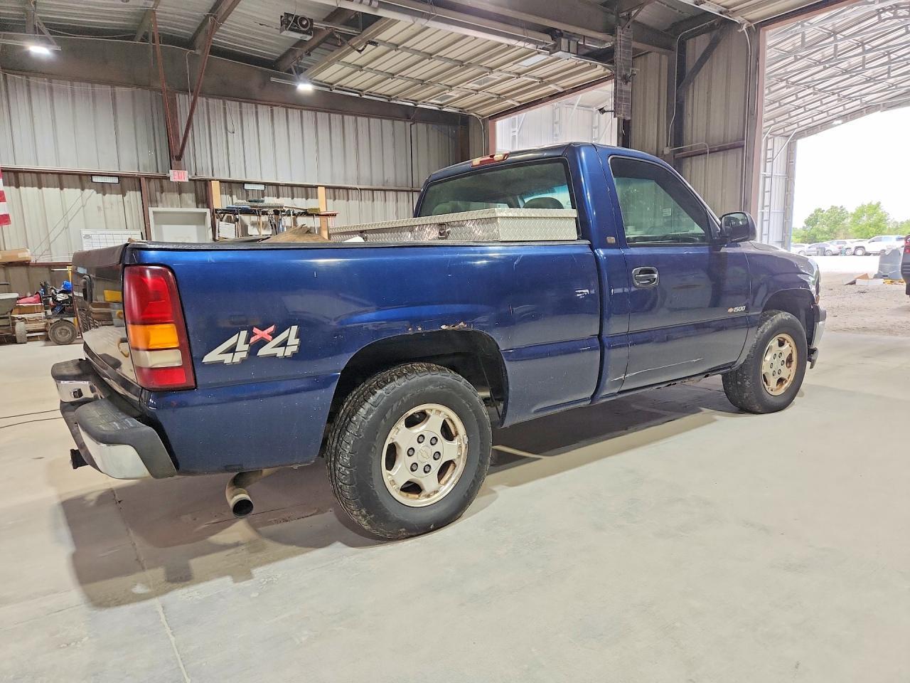 2000 Chevrolet Silverado K1500 - Image 3