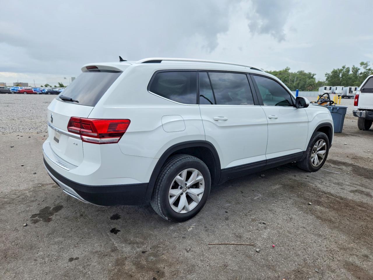 2018 Volkswagen Atlas Se - Фото 3
