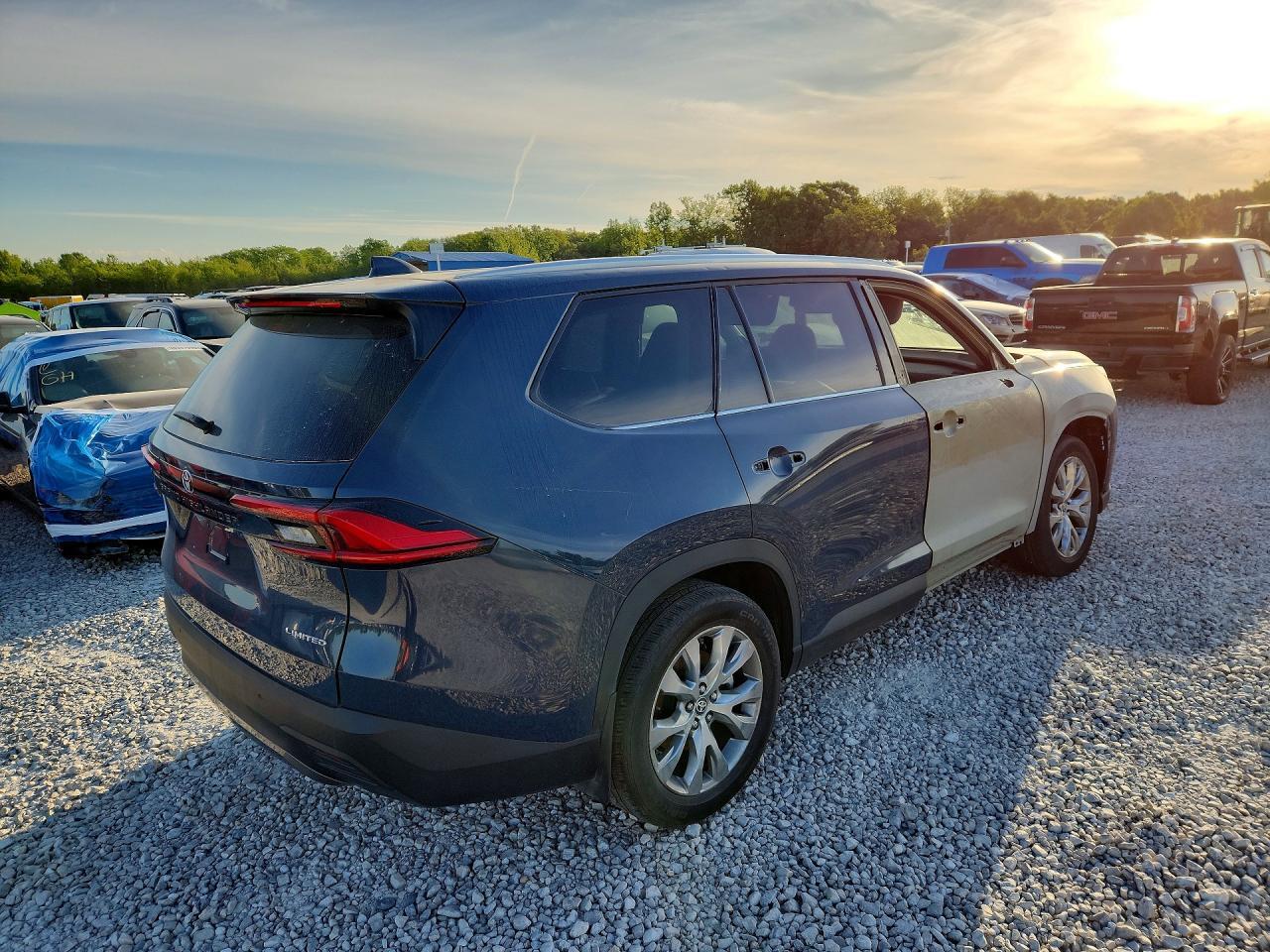2024 Toyota Grand Highlander Limited - Image 3