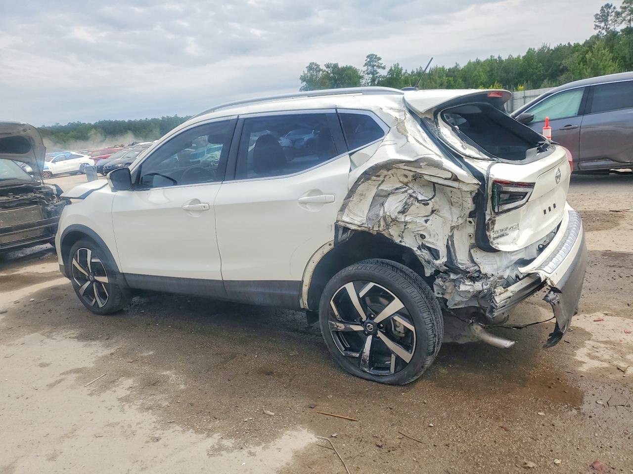 2020 Nissan Rogue Sport Sl - Image 2