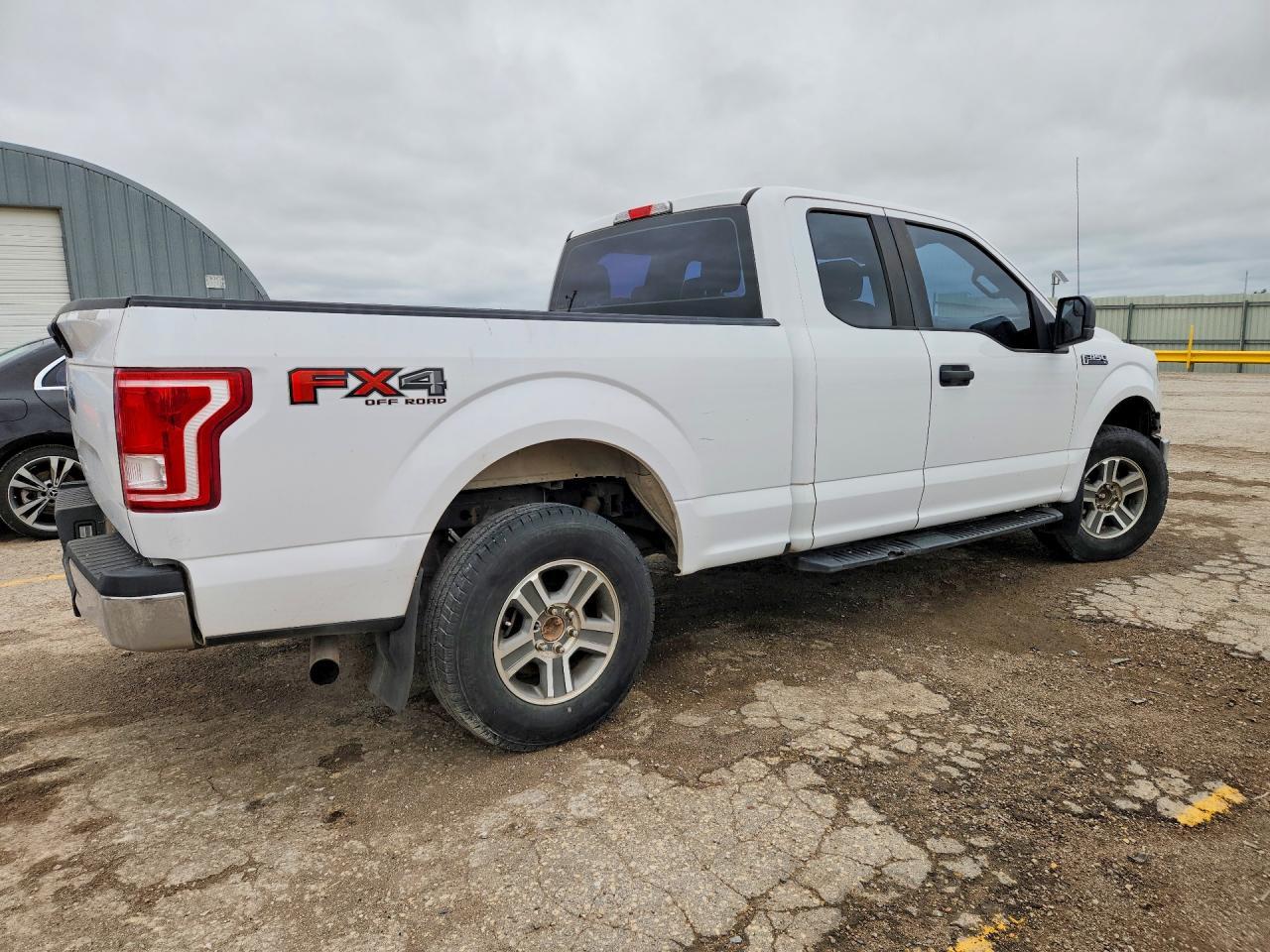 2017 Ford F150 Super Cab - Фото 3