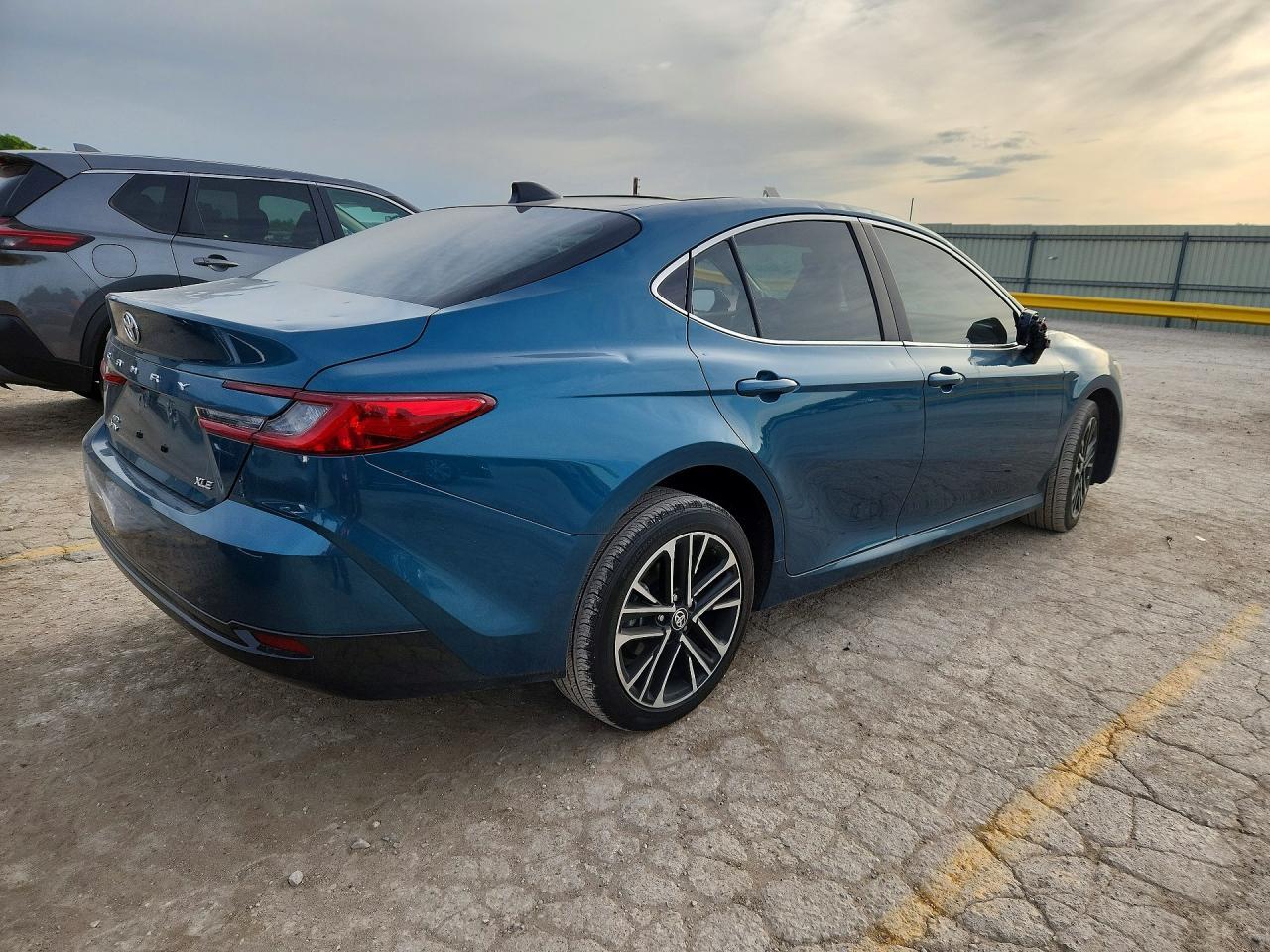 2025 Toyota Camry Xle - Фото 3