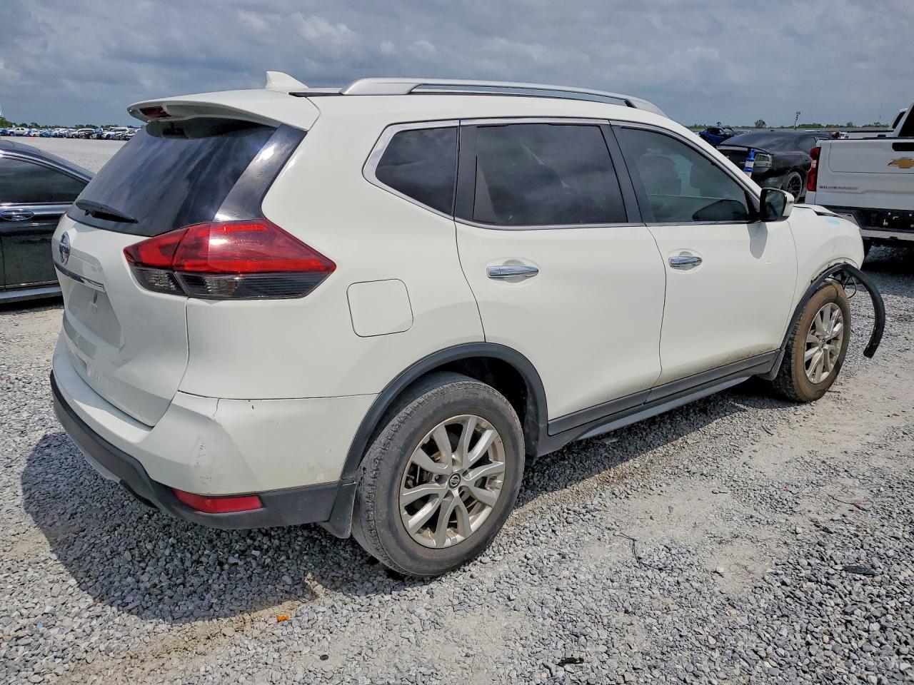 2020 Nissan Rogue S - Фото 3