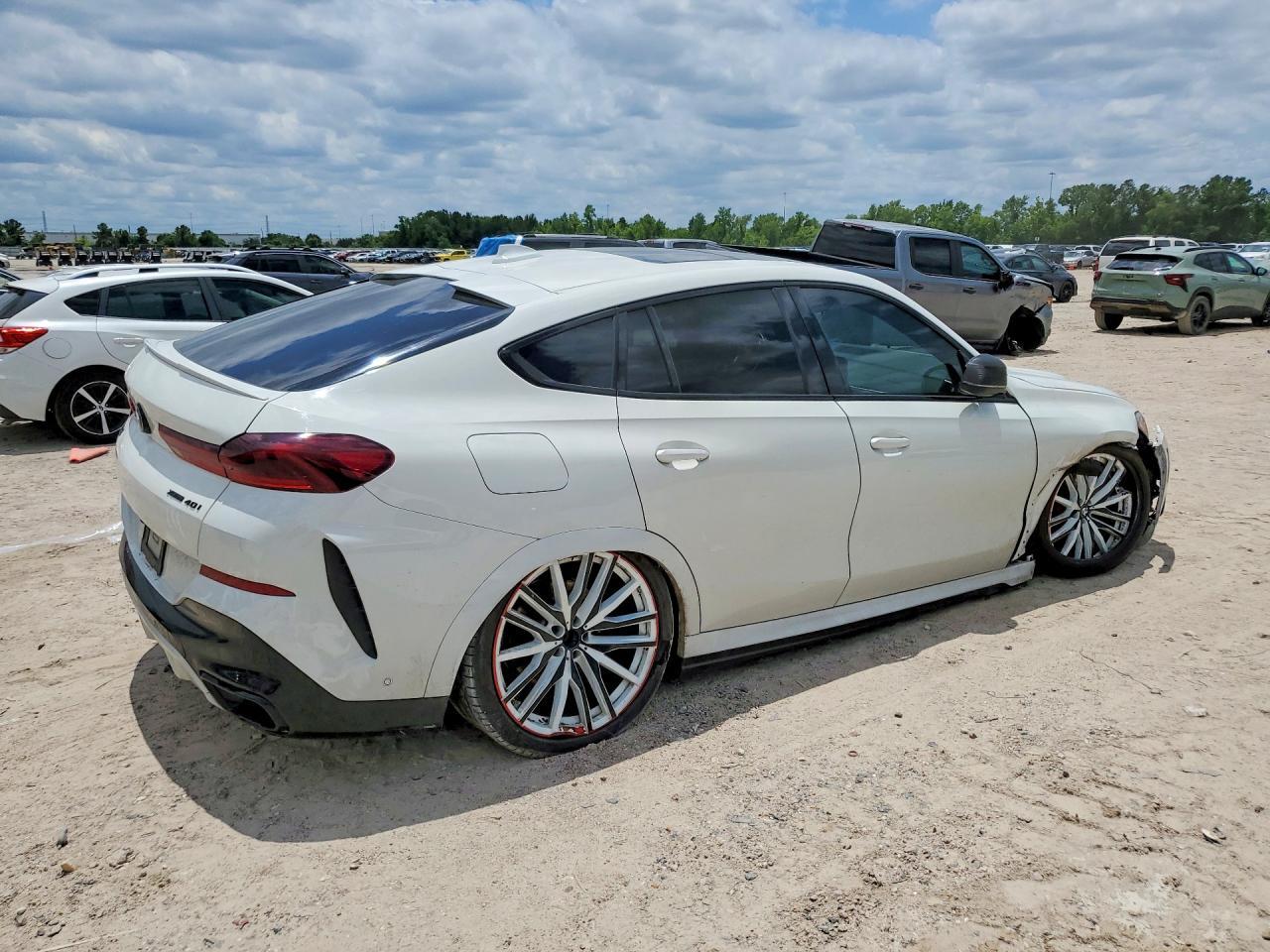 2022 BMW X6 xDrive40I - Фото 3