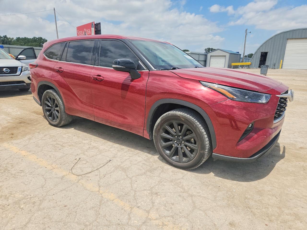 2022 Toyota Highlander Le - Image 4