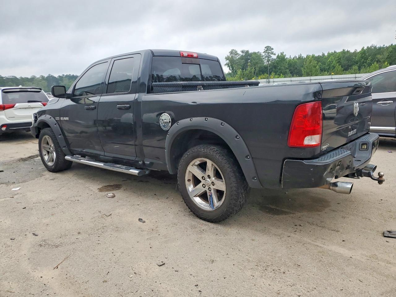 2010 Dodge Ram 1500 - Фото 2