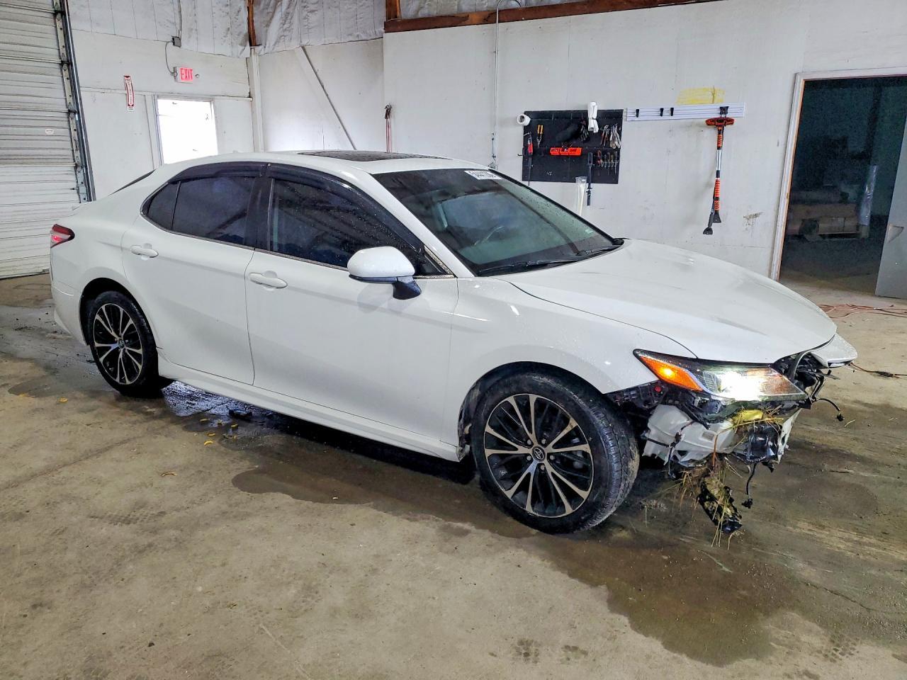 2020 Toyota Camry Se - Фото 4