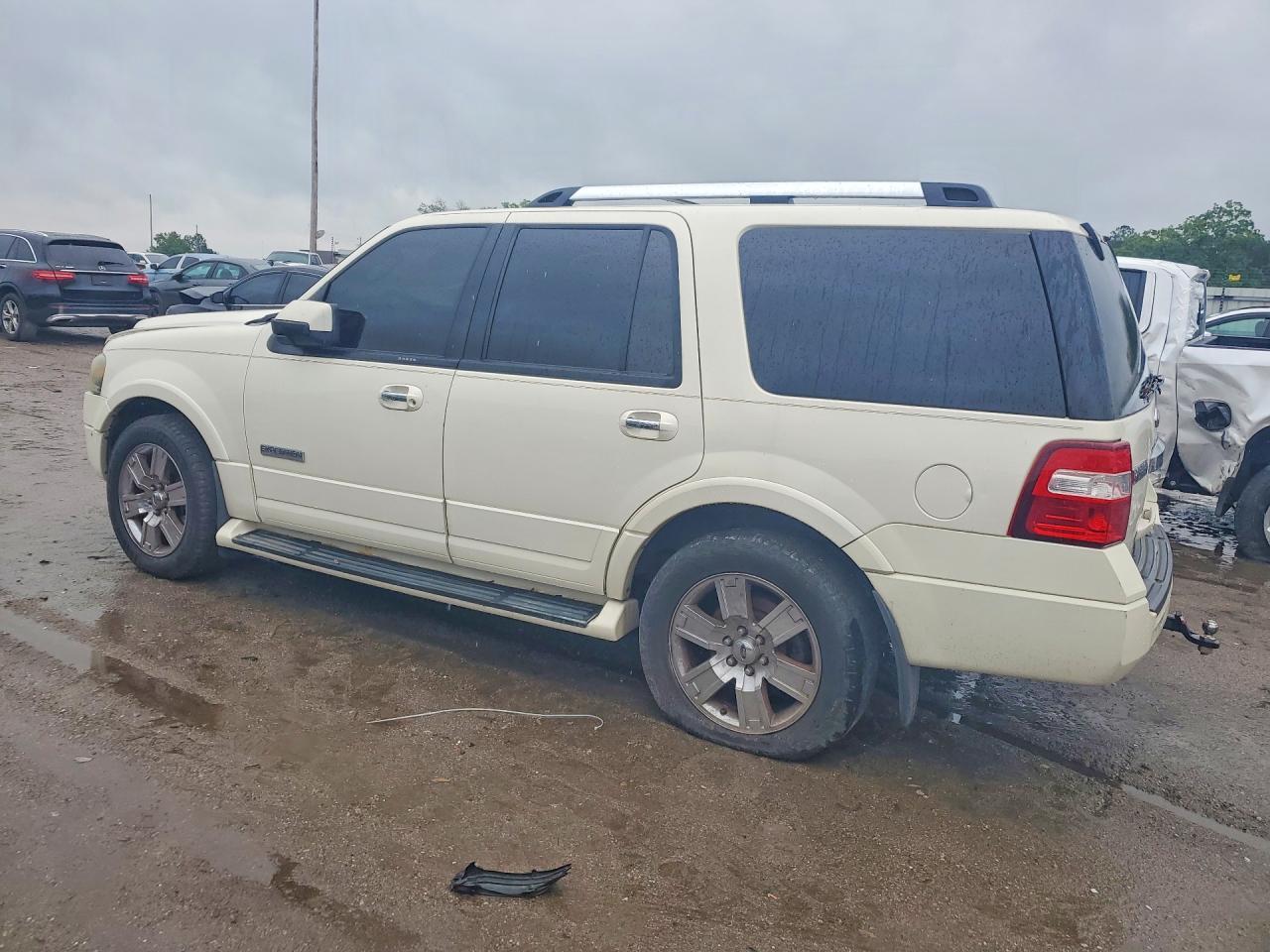 2007 Ford Expedition Limited - Image 2