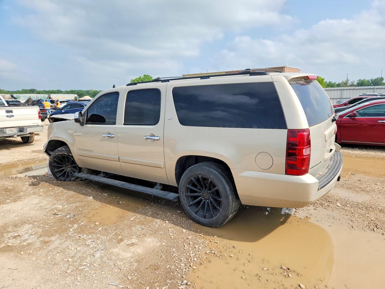 2008 Chevrolet Suburban - Фото 2