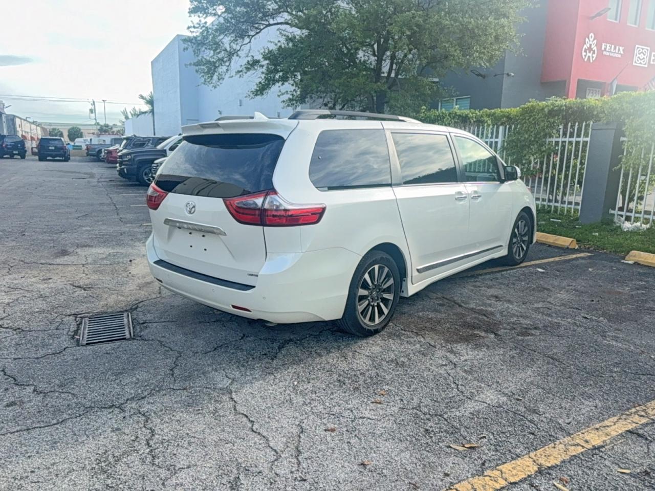 2020 Toyota Sienna Limited Premium 7-Passenger - Фото 4