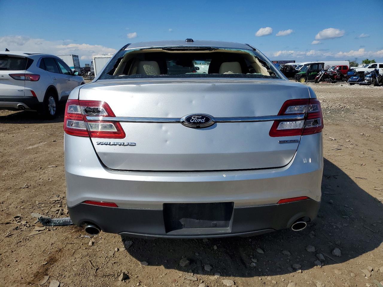 2018 Ford Taurus Se - Image 6