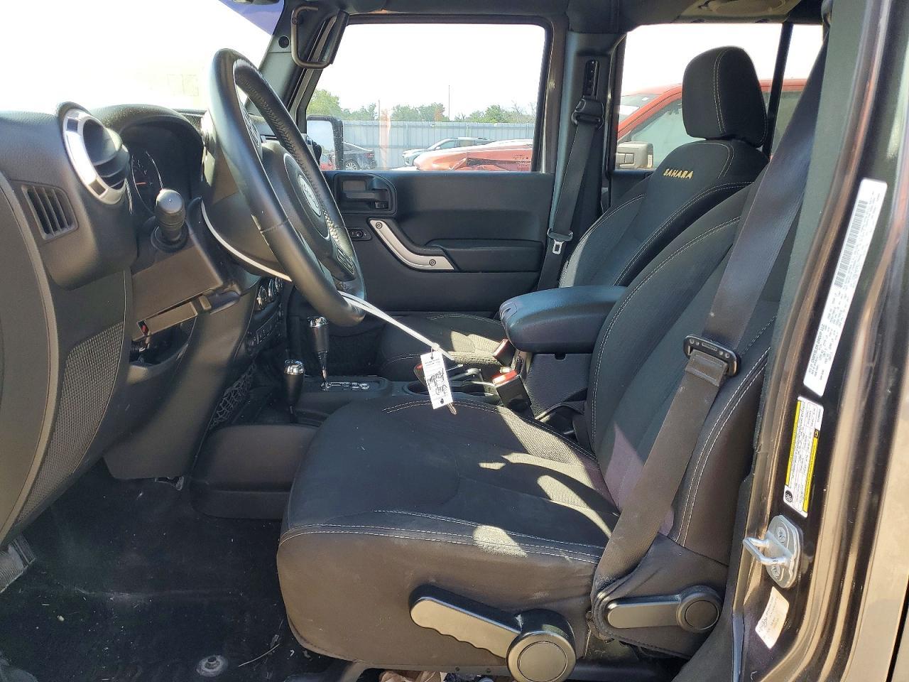 2014 Jeep Wrangler Unlimited Sahara - Image 7
