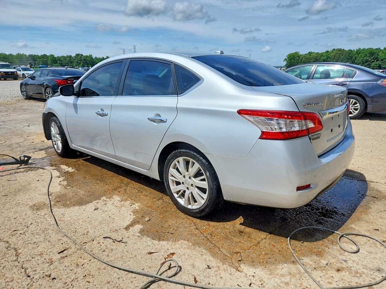 2013 Nissan Sentra S - Фото 2