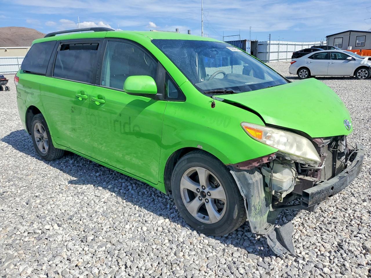 2014 Toyota Sienna Le - Фото 4