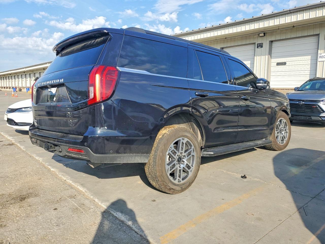 2025 Ford Expedition Active - Фото 3