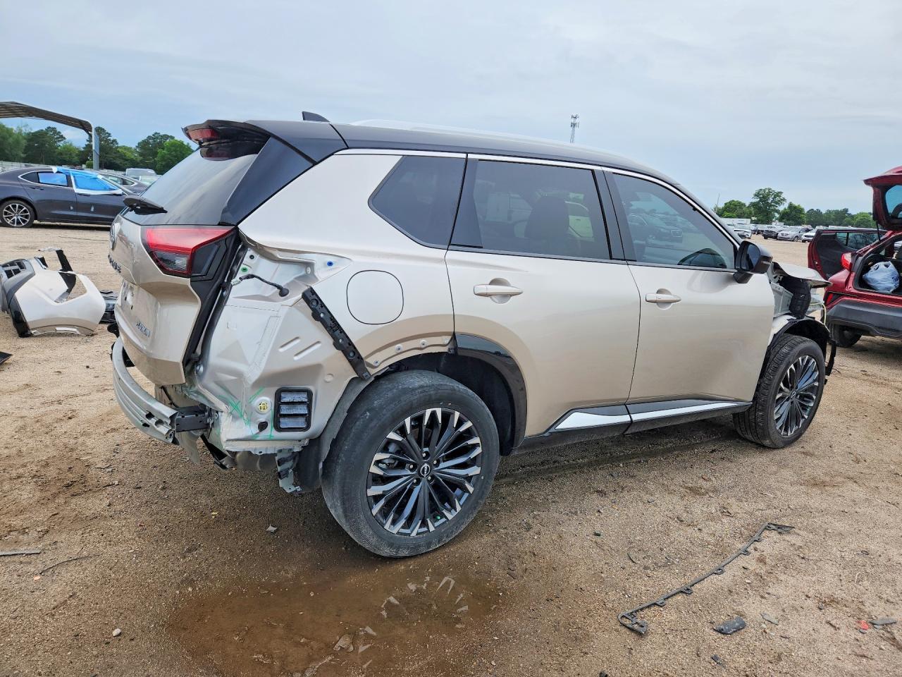 2025 Nissan Rogue - Image 3