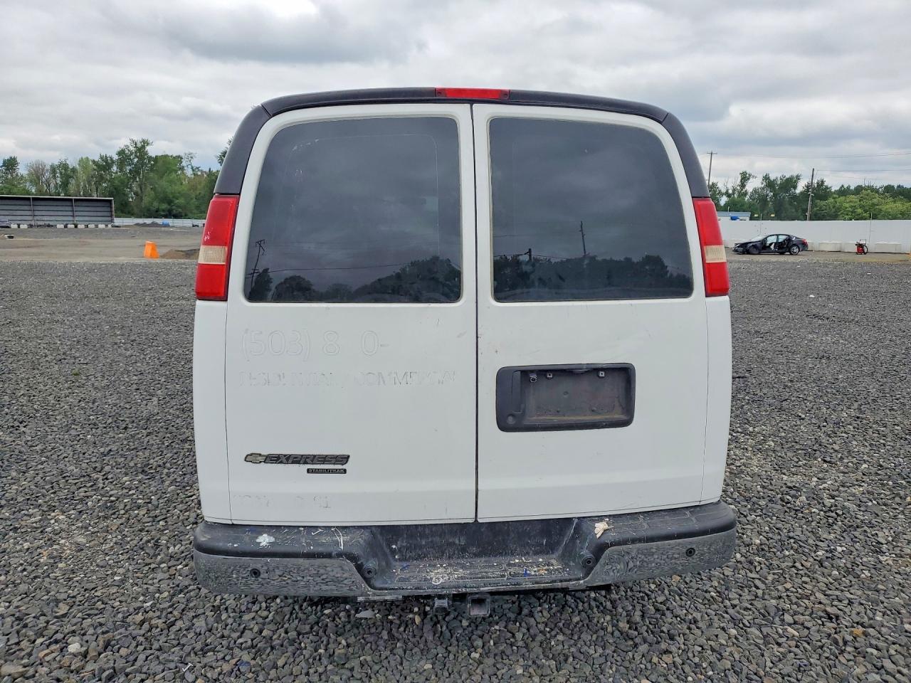 2014 Chevrolet Express G2500 - Image 6