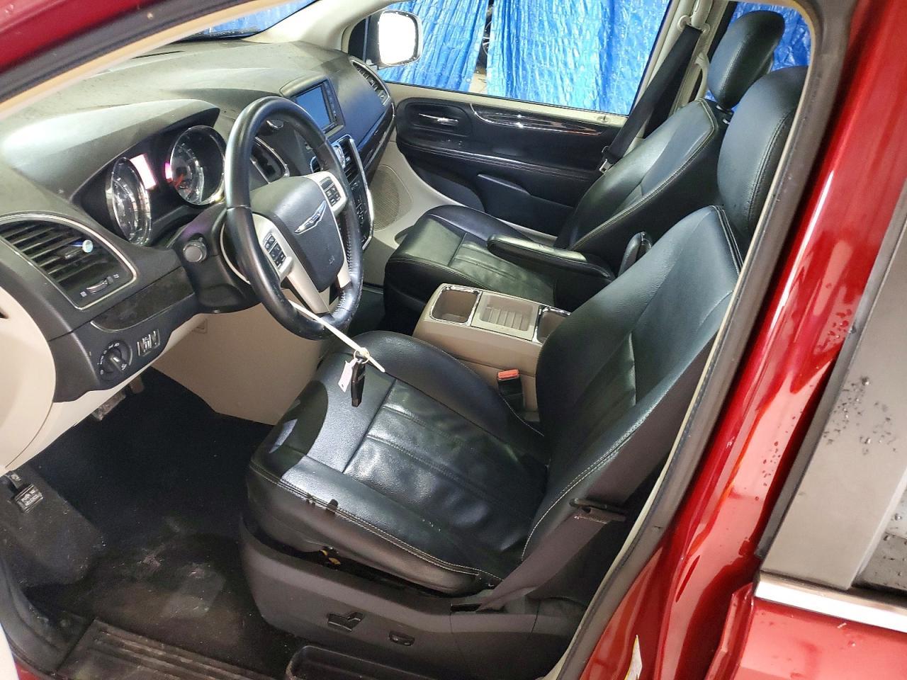 2016 Chrysler Town & Country Touring - Image 7