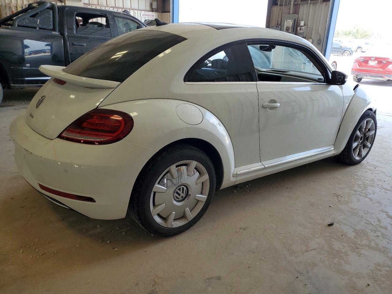 2019 Volkswagen Beetle Se - Image 3