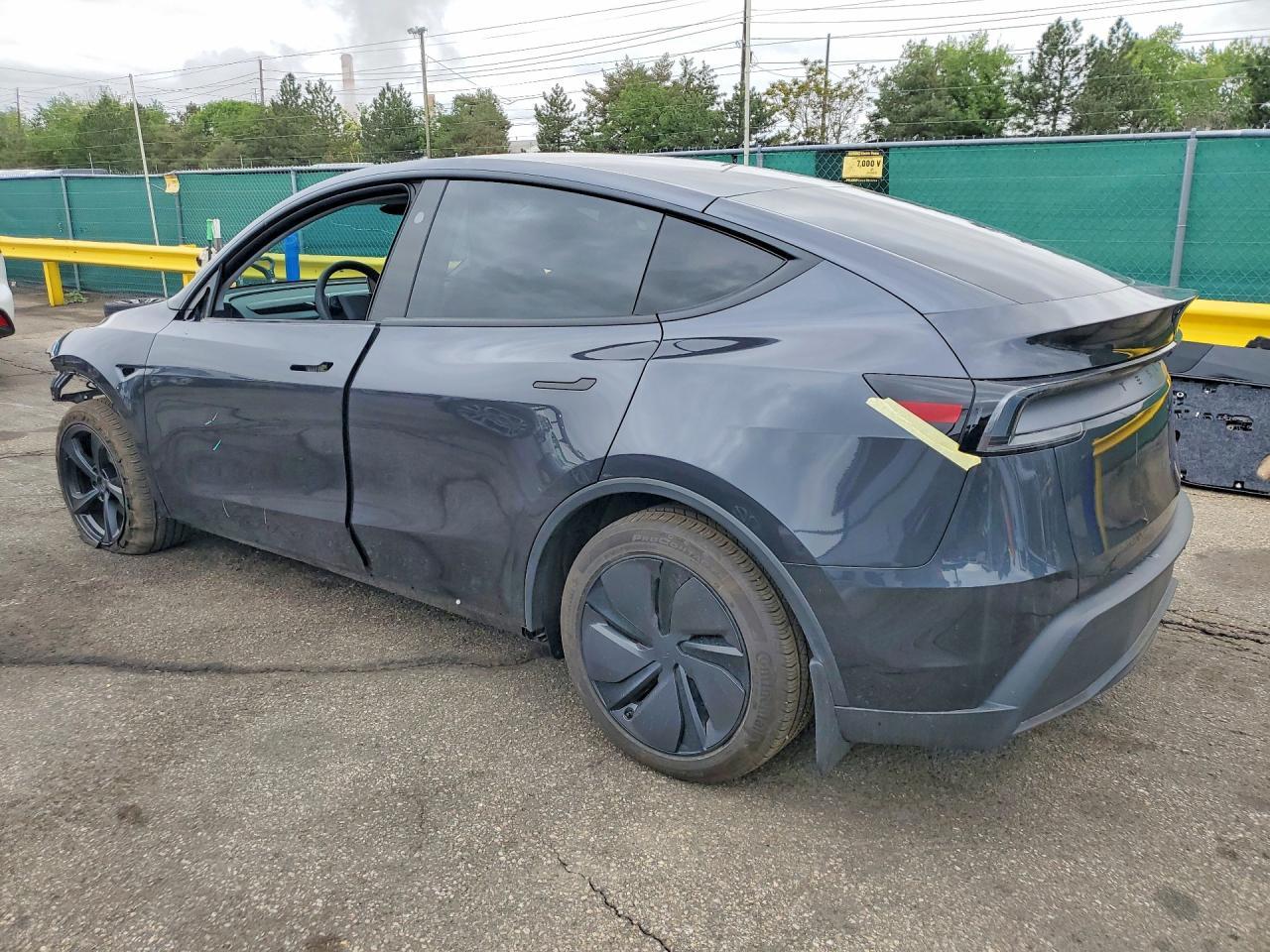 2026 Tesla Model Y - Image 2