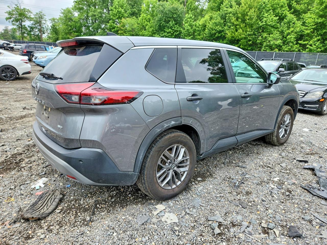 2023 Nissan Rogue S - Image 3