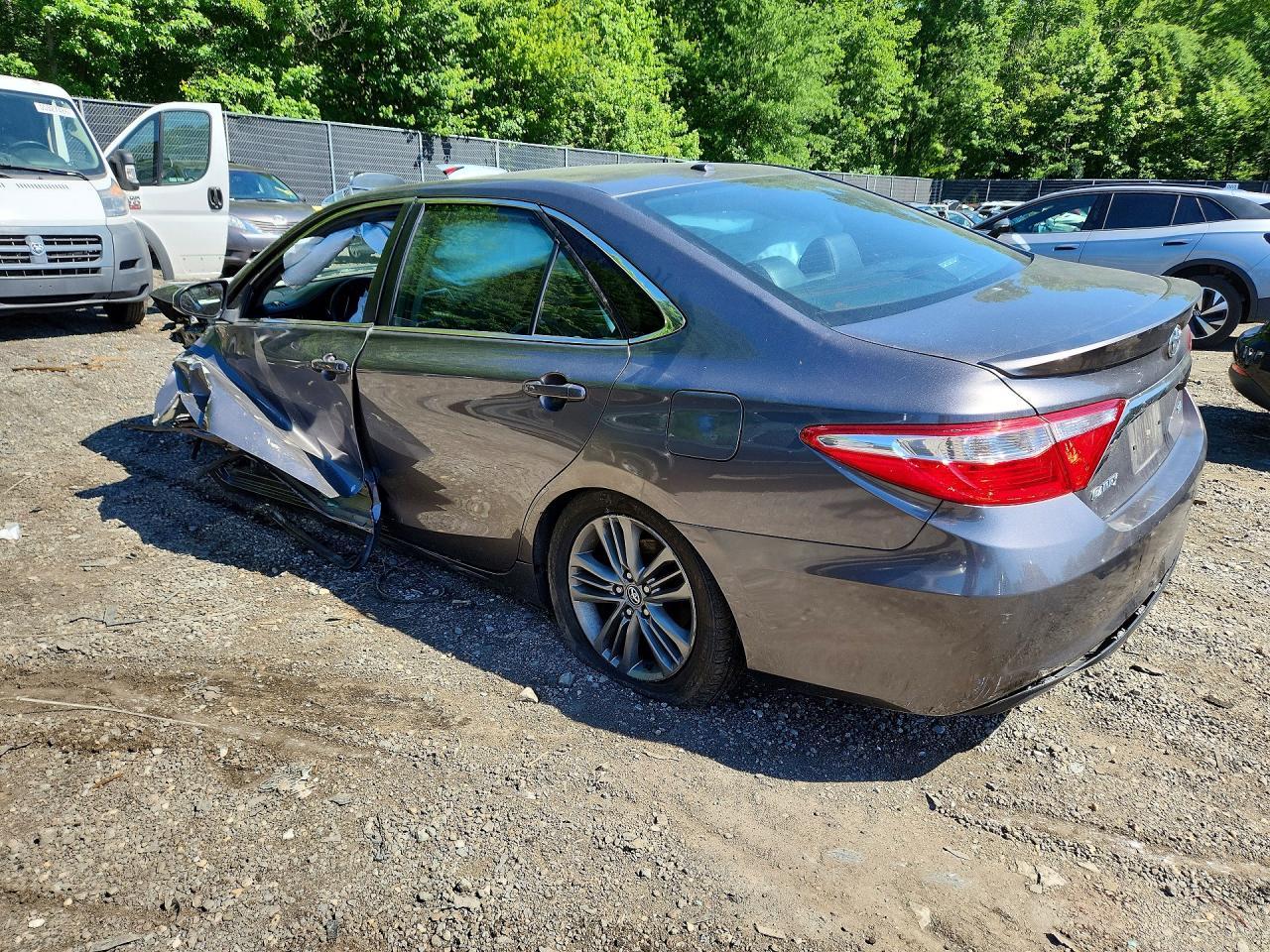 2017 Toyota Camry Se - Фото 2
