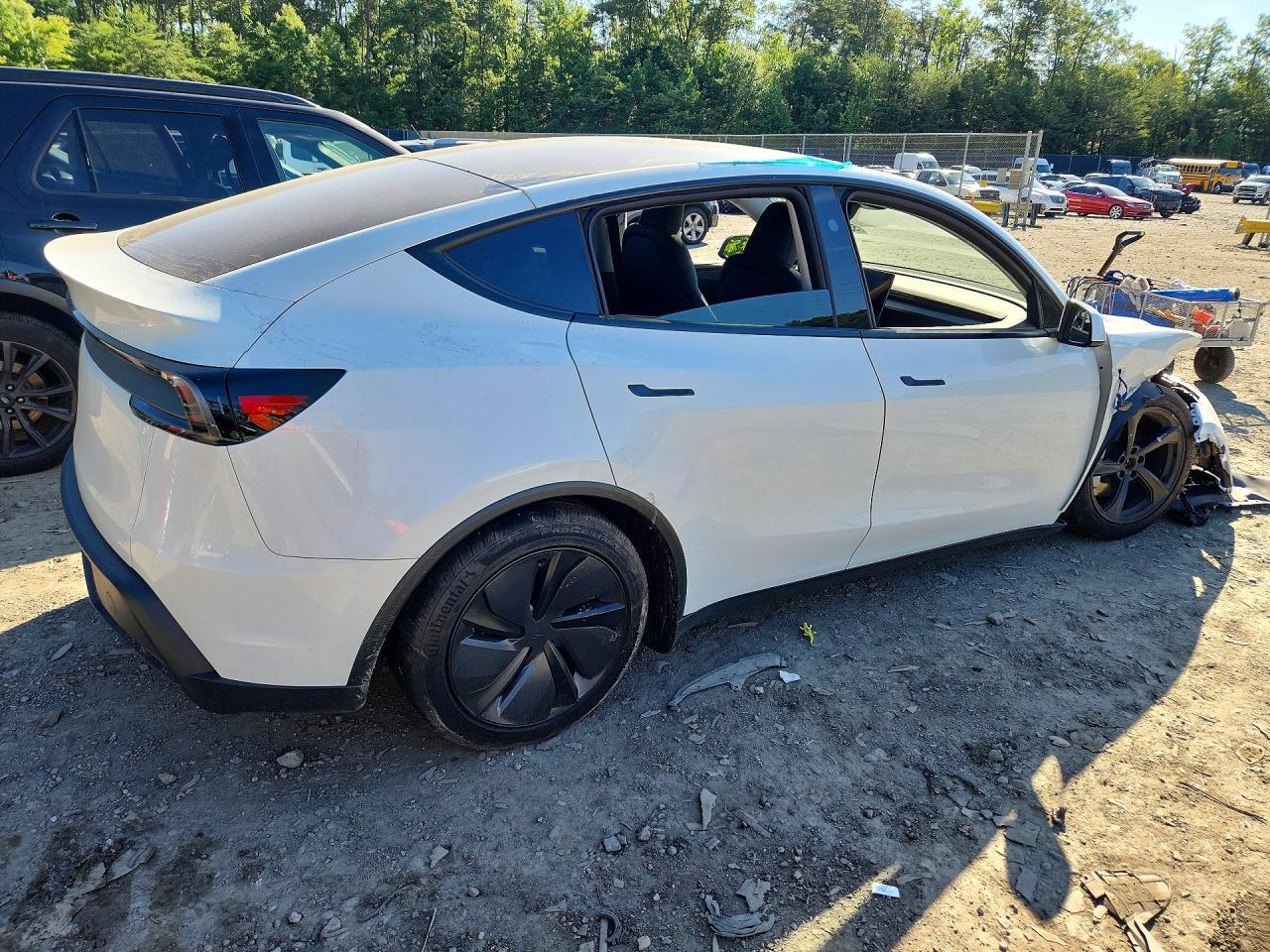 2026 Tesla Model Y - Фото 3