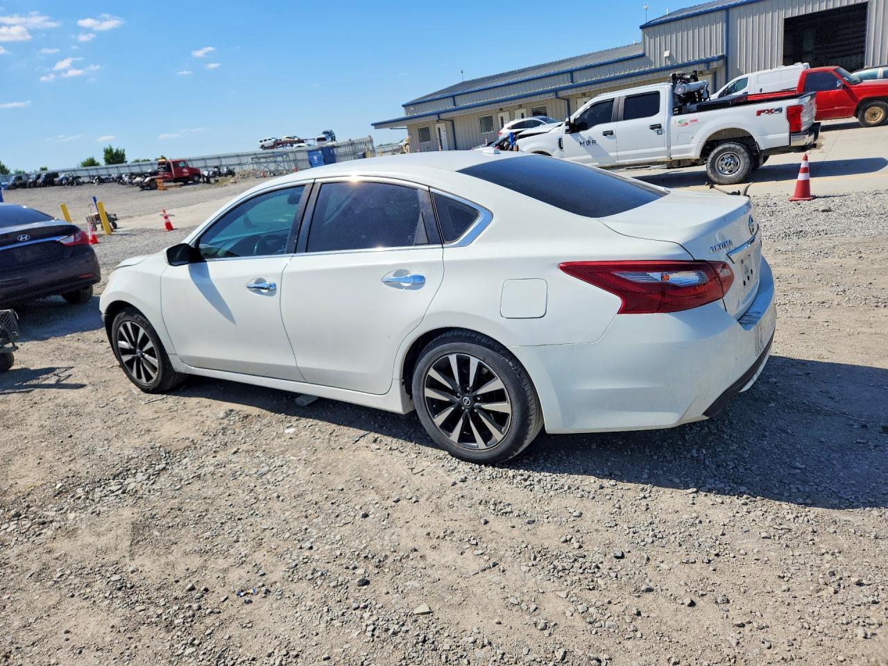2018 Nissan Altima 2.5 Sv - Image 2